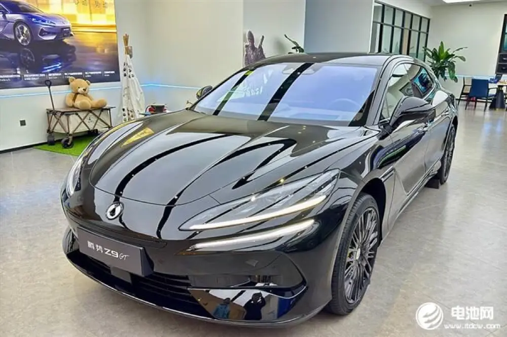 China's EV Shockwave: Leapmotor Defends Crown, Xiaomi Smashes 40k Barrier, and a Former Leader Tumbles – What it Means for Tesla & VW