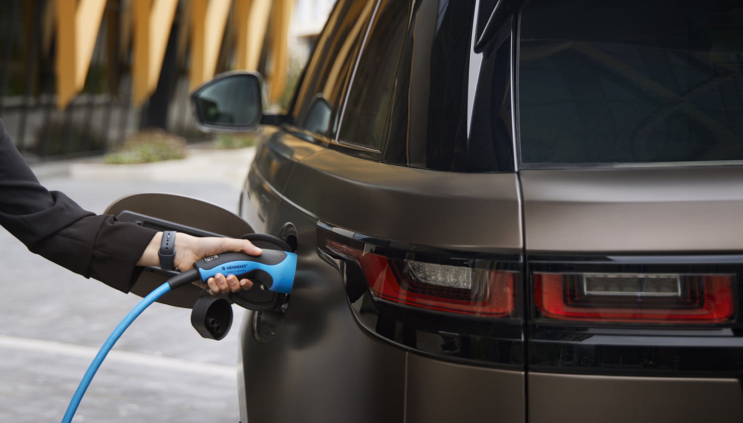 UK May 2023 New Car Sales Reach Highest Since 2019, Driven by EV Demand
